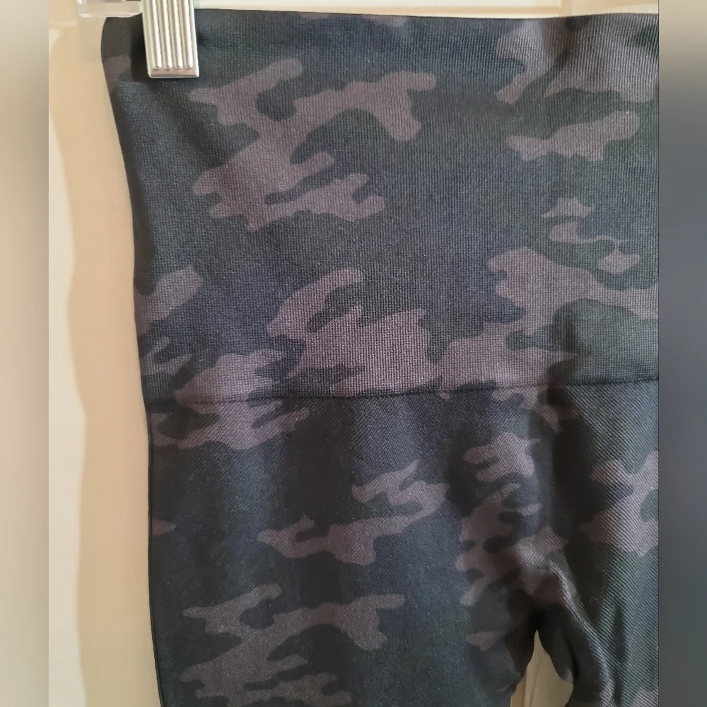 Spanx Camo Leggings Large Blue Gray Seamless Shaping Support - Picture 4 of 6